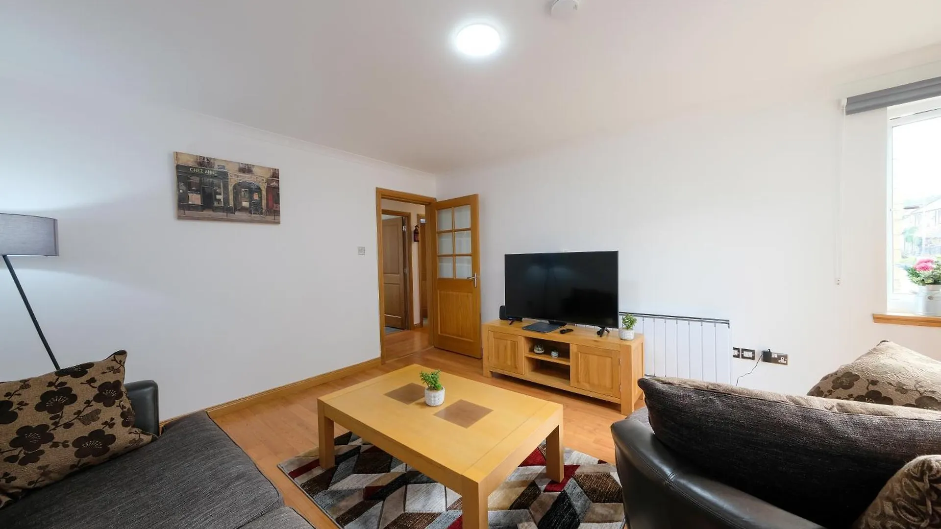 Super Prime Train Station Inverkeithing By Tba Apartment
